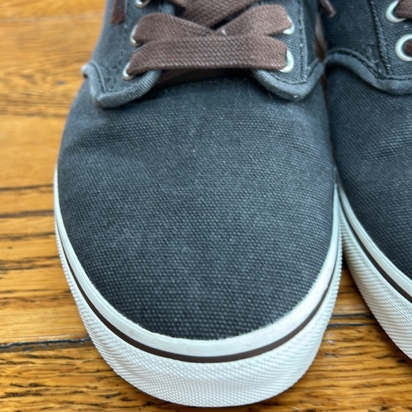 Vans UltraCush gray sneakers with brown leather trim.  Men’s Size 9.5. - Picture 10 of 14